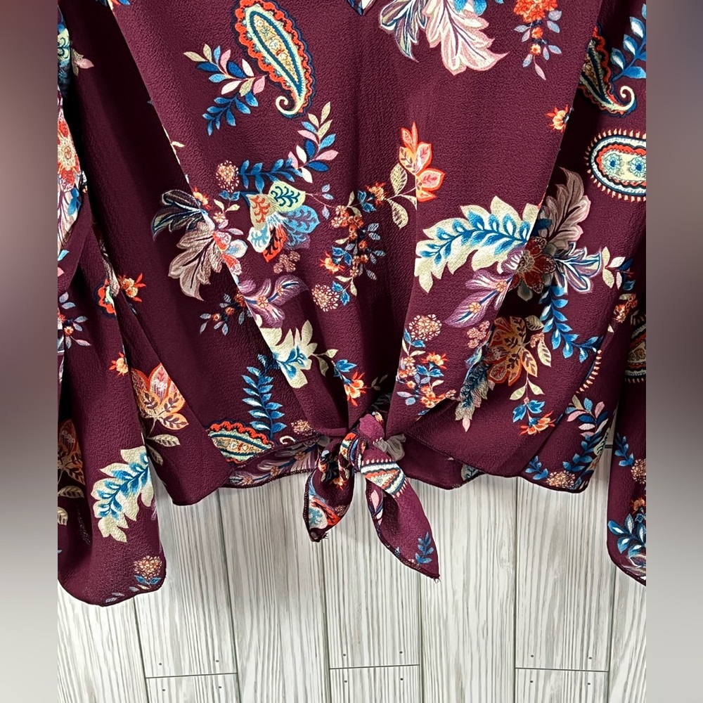 Lavenderfield Floral V-Neck Blouse - Picture 4 of 7